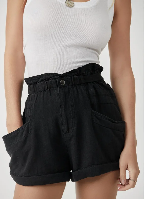 Topanga Cuff Short In Black